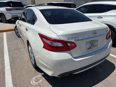 Used 2016 Nissan Altima 3.5 SL w/ 3.5 Technology Package FWD image 6