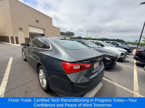 Used 2017 Chevrolet Malibu LT FWD image 3