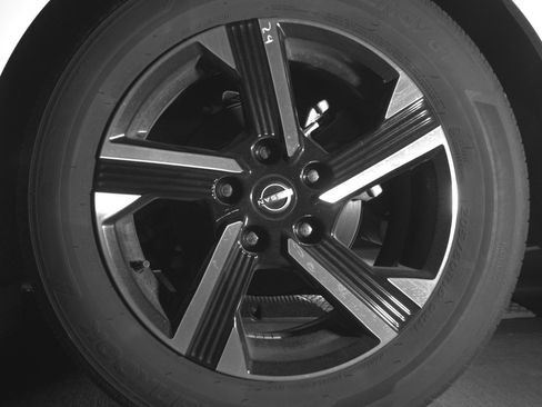 Used 2025 Nissan Sentra SV image 13