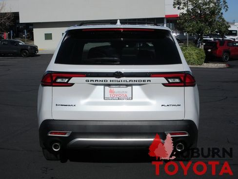 New 2026 Toyota Grand Highlander AWD Hybrid image 3