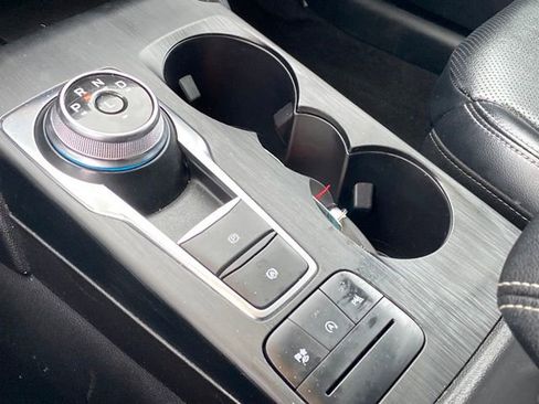 Used 2022 Ford Escape Titanium image 12