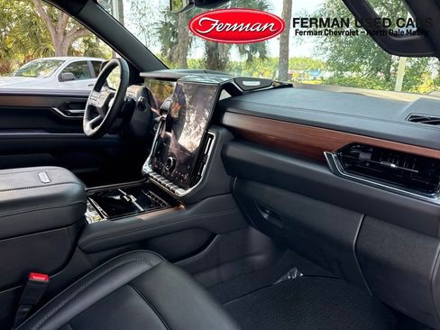 Used 2025 GMC Yukon Denali AWD/4WD image 6