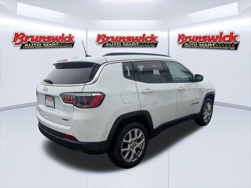 Certified 2022 Jeep Compass Latitude image 7