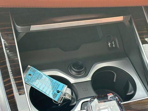 Used 2025 BMW ALPINA XB7 image 30