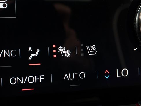 Used 2025 GMC Yukon AT4 Ultimate image 28