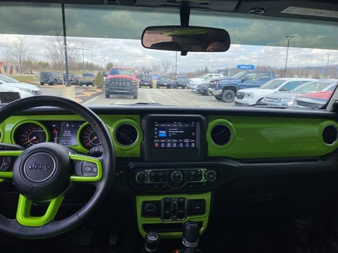 Used 2019 Jeep Wrangler Unlimited Sahara w/ Cold Weather Group image 8