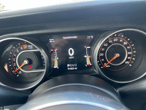 Used 2018 Jeep Wrangler Unlimited Sahara w/ Dual Top Group AWD/4WD image 15