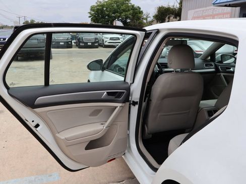 Used 2016 Volkswagen Golf 4-Door FWD image 22
