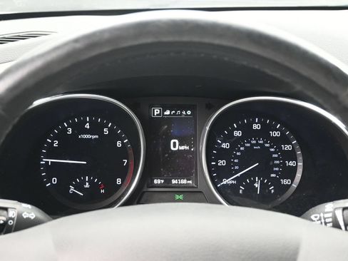 Used 2017 Hyundai Santa Fe AWD image 12