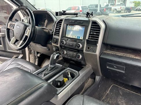 Used 2017 Ford F150 Platinum w/ Equipment Group 701A Luxury AWD/4WD image 32