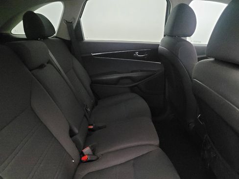Used 2020 Kia Sorento LX image 19