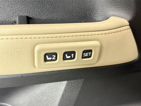 Used 2022 Toyota 4Runner Limited AWD/4WD image 28