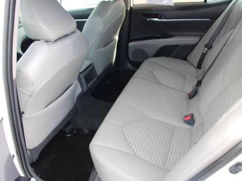 Certified 2020 Toyota Camry SE w/ Convenience Package image 14