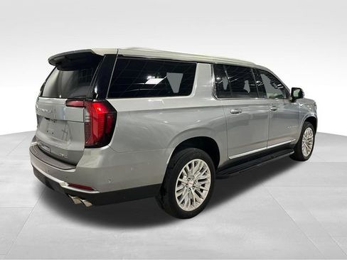 Used 2025 GMC Yukon XL Denali AWD/4WD image 5