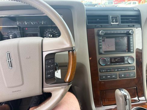 Used 2014 Lincoln Navigator 2WD image 14