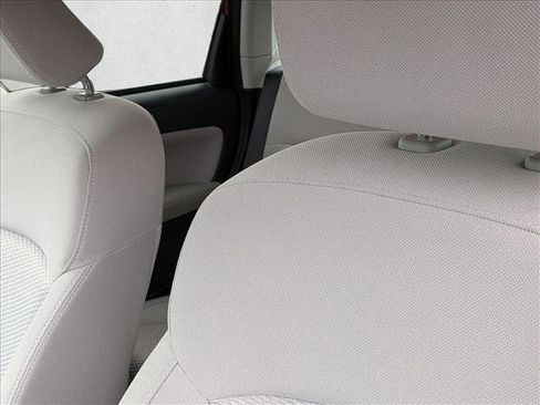 Used 2017 Subaru Forester 2.5i Premium image 14