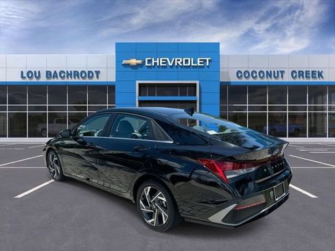Used 2025 Hyundai Elantra SEL FWD image 6