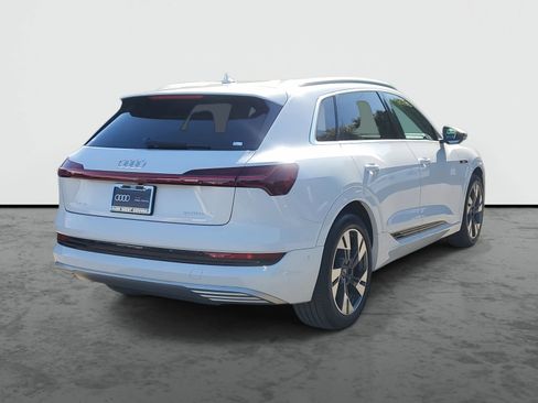 Used 2022 Audi e-tron Premium Plus w/ Premium Plus Package image 4