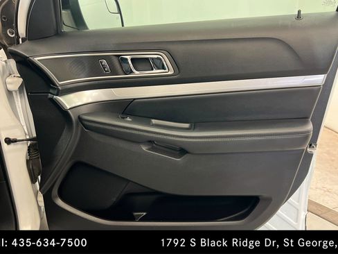 Used 2017 Ford Explorer XLT FWD image 23