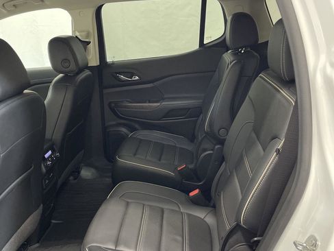 Used 2023 GMC Acadia Denali w/ Denali Technology Package image 9