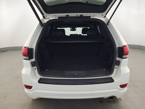 Used 2018 Jeep Grand Cherokee Altitude AWD/4WD image 29