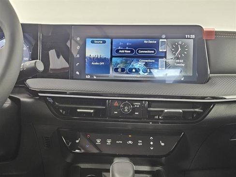 New 2025 Nissan Kicks SR w/ SR Premium Package image 26