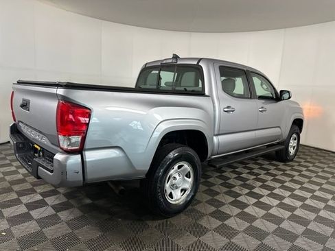 Used 2017 Toyota Tacoma 2WD Double Cab image 3