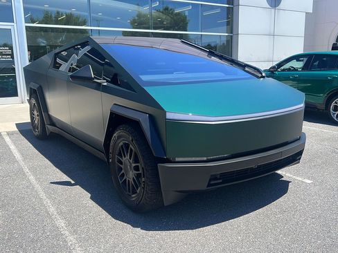 Used 2025 Tesla Cybertruck AWD Crew Cab image 7
