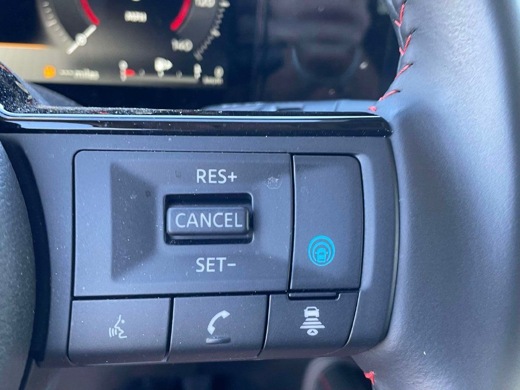 Used 2025 Nissan Kicks SR FWD image 31
