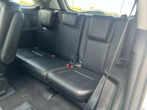 Used 2019 Toyota Highlander SE image 17