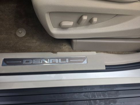 Used 2015 GMC Yukon XL Denali w/ Touring Package RWD image 25