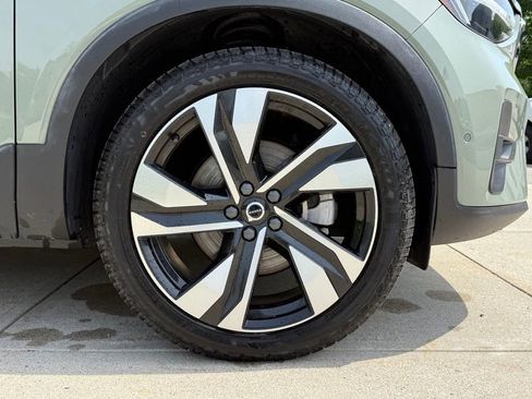 Used 2023 Volvo XC40 B5 Plus w/ Driver Assist Package AWD/4WD image 8