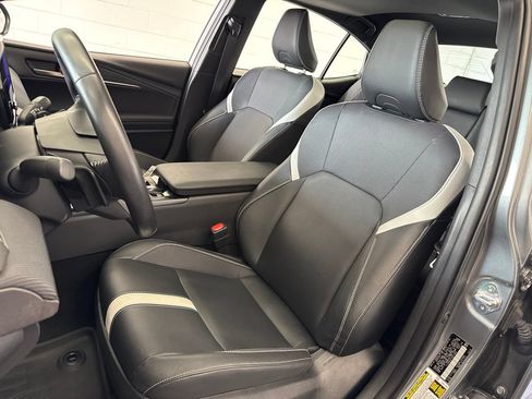 Used 2025 Toyota Camry SE w/ Convenience Package FWD image 14