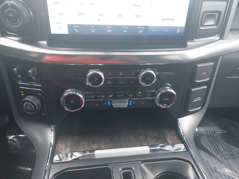 Used 2022 Ford F150 Lariat w/ Trailer Tow Package AWD/4WD image 22