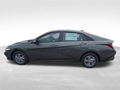 Used 2025 Hyundai Elantra SE FWD image 5