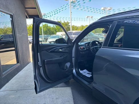 Used 2021 Chevrolet TrailBlazer RS w/ Technology Package image 8
