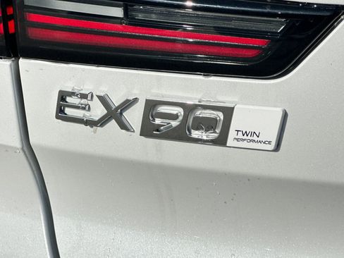 New 2025 Volvo EX90 Plus w/ Protection Package Premier image 31
