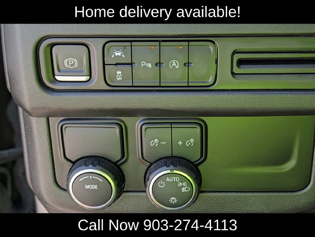 Used 2023 Chevrolet Suburban LT RWD image 28