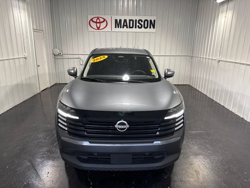 Used 2025 Nissan Kicks SV AWD/4WD image 8