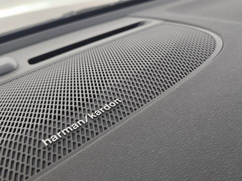 Certified 2023 Volvo XC40 B5 Ultimate w/ Climate Package image 23