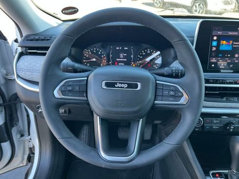 Used 2022 Jeep Compass Latitude AWD/4WD image 16