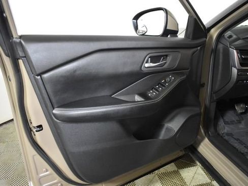 Used 2025 Nissan Rogue SV AWD/4WD image 7