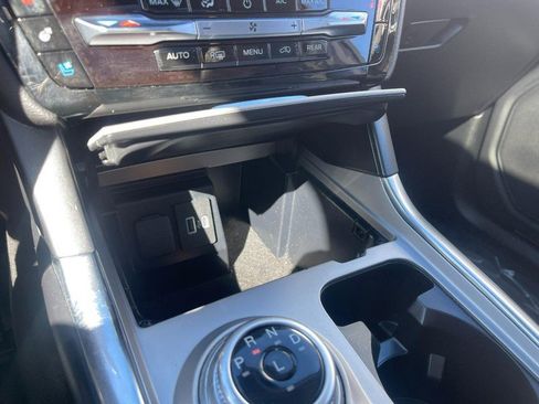 Used 2022 Ford Explorer Limited image 44