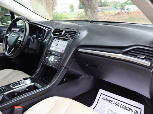Used 2017 Ford Fusion Energi Titanium FWD image 17