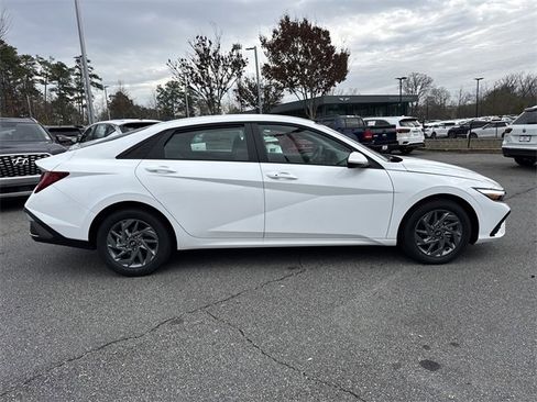 New 2026 Hyundai Elantra Blue image 8