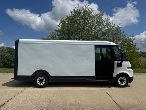 Used 2024 Chevrolet Brightdrop 600 w/ Commercial Equipment Package AWD/4WD image 2