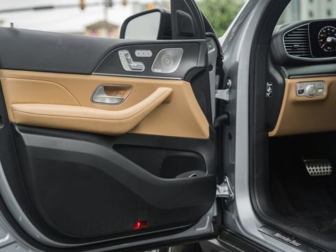 Certified 2025 Mercedes-Benz GLS 450 4MATIC image 42