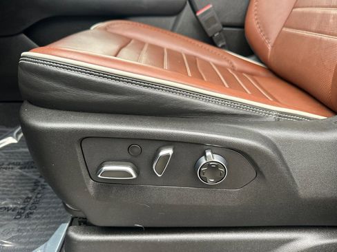 Used 2023 GMC Yukon Denali Ultimate image 13