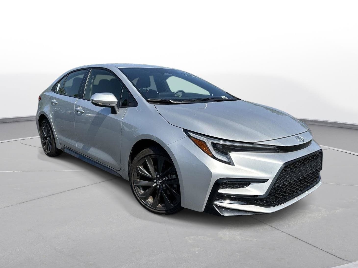 Used 2026 Toyota Corolla SE FWD image 4