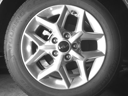 Used 2025 Kia Soul LX w/ LX Technology Package FWD image 15